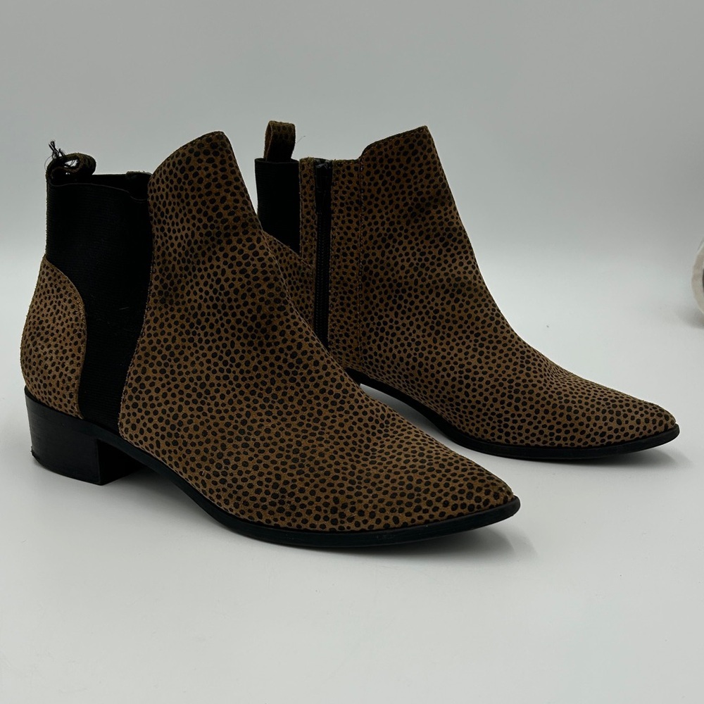 Crown Vintage Women's Suede Ankle Booties 9 Animal Print Pinted Toe Slip On Tan